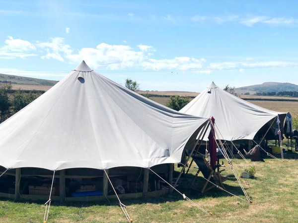 Bell tent with wall poles