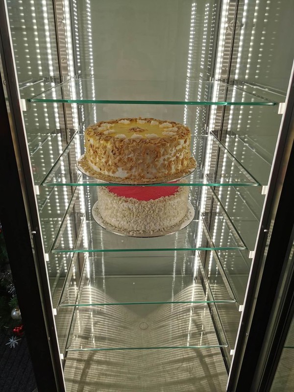 Roller Grill cake display fridge