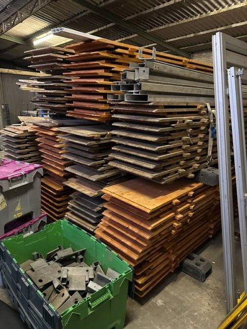 Second-hand board floor for sale Second-hand board floor for sale