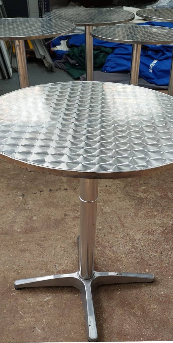 Bushed aluminium poseur tables