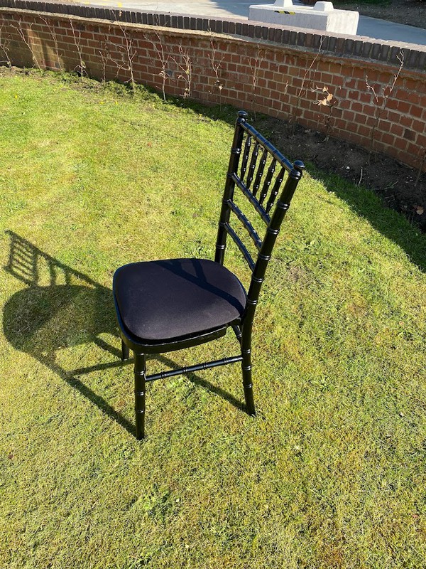 Secondhand Black Chiavari Chairs For Sale