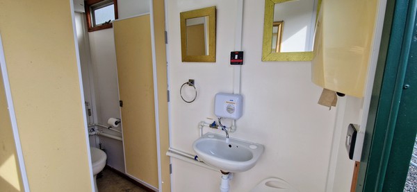 Secondhand Mens + Womens Toilet Block Unit 2+1 and 2 Urinals For Sale