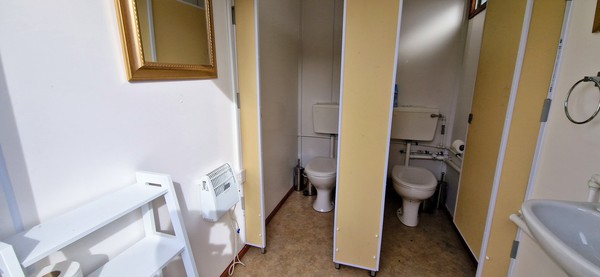 Secondhand Used Mens + Womens Toilet Block Unit 2+1 and 2 Urinals