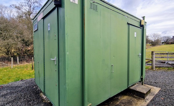 Secondhand Used Mens + Womens Toilet Block Unit 2+1 and 2 Urinals For Sale
