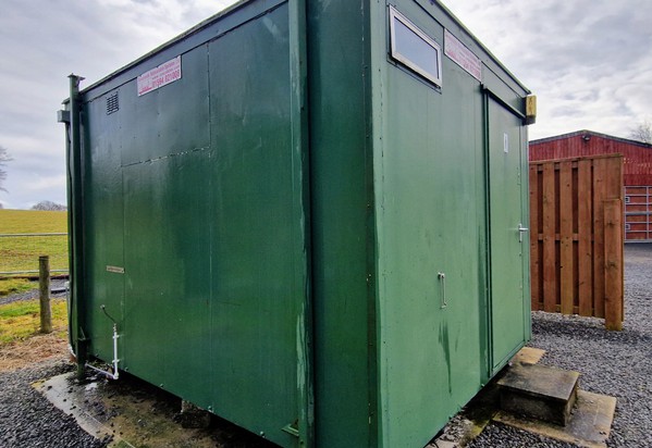 Used Mens + Womens Toilet Block Unit 2+1 and 2 Urinals For Sale