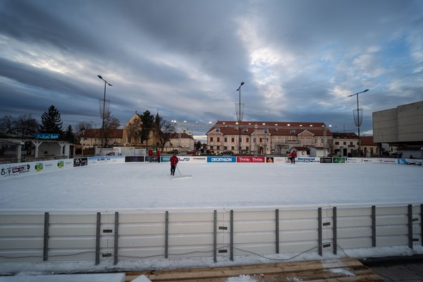 Secondhand Ice Rink 20 x 40 m – 800 m2 For Sale