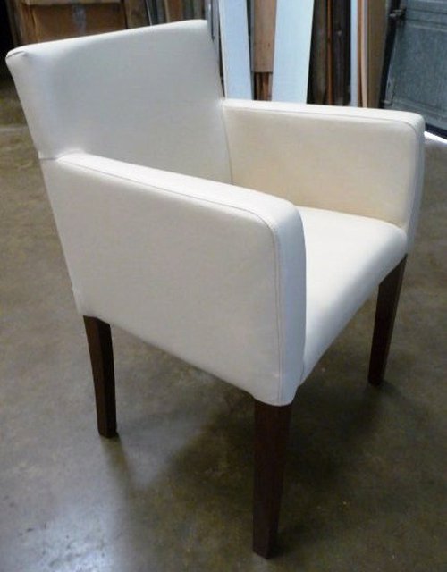 10x Armchairs in Cream Vinyl 10x Armchairs in Cream Vinyl