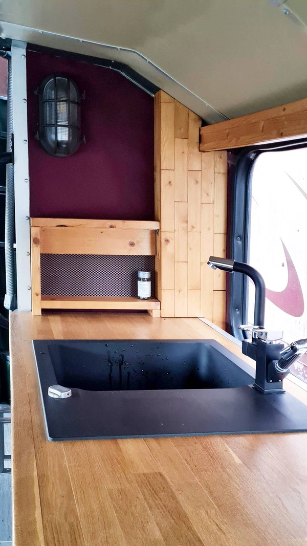 Glamping bus kitchen - Wood work surface