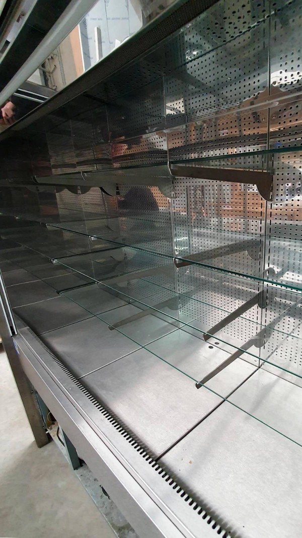 Multi deck with glass shelves