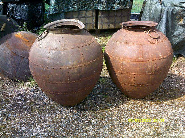 Metal pots for sale