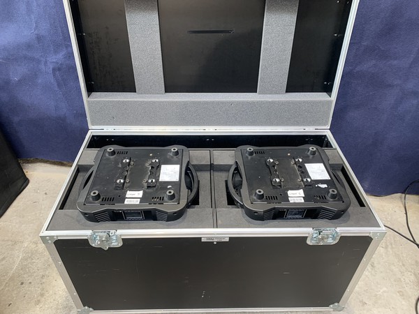 Showtec Infinity iS-200 LED Moving Lights with Flight Case