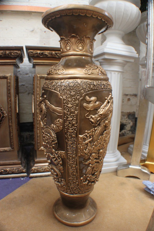 Round Golden Chinese carving Pedestal