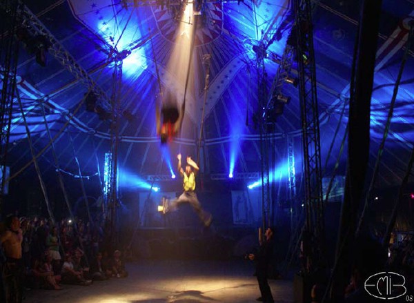 Big top suitable for Suitable for aerial performance