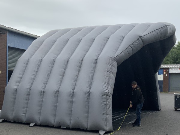 Outdoor stage inflatable roof