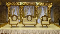 Secondhand Gold Fibre Canopy with Gold Curtains For Sale