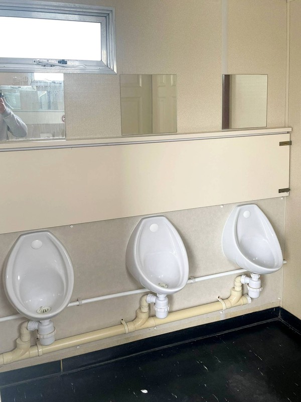 3 Gents urinals