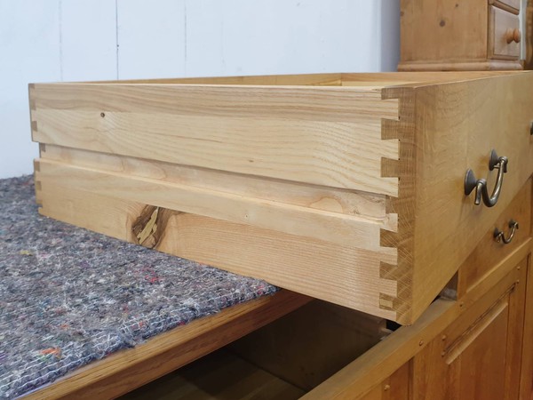 Draw dovetail joint