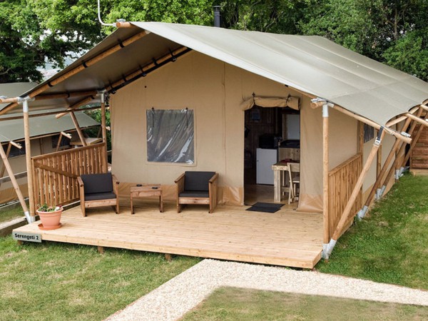 Clear Sky Woody 3 canvas lodge with beige roof