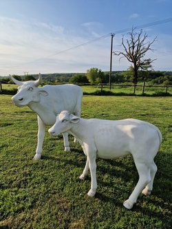 Secondhand Full Size Acrylic Cow and Calf with Attached Metal Foot Mounting Plates For Sale