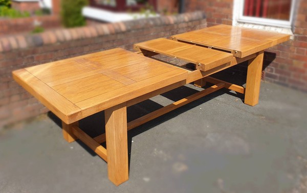 Extending Oak Table