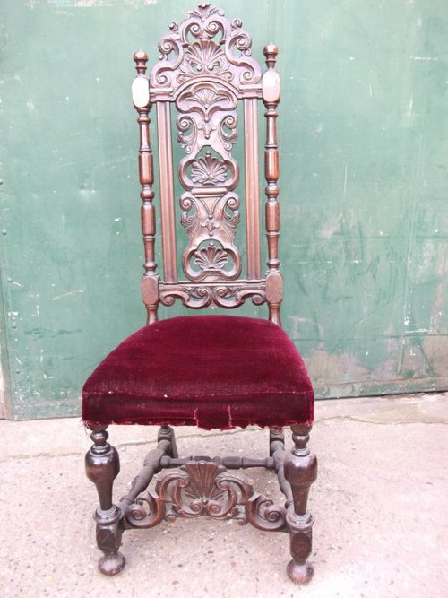 Carolean 18th Century Scallop Carved Chair Set Carolean 18th Century Scallop Carved Chair Set