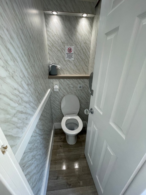 Secondhand Luxury 2+1 Toilet Unit Ready For Hire