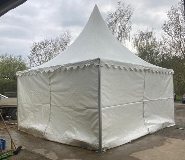 Secondhand 5m x 5m Walter/Walu Hat with Roof Lining For Sale