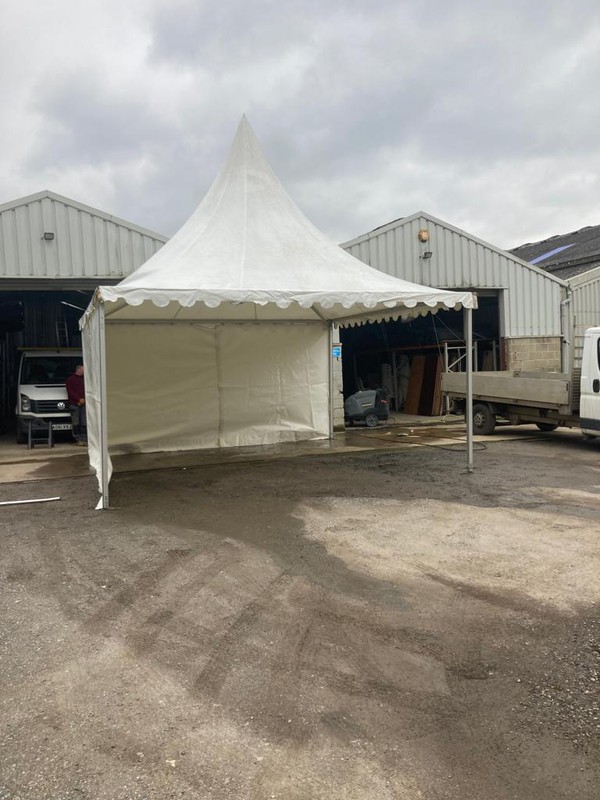 5m x 5m Walter/Walu Hat with Roof Lining For Sale