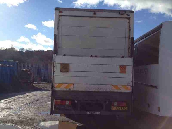 Tail lift lorry for sale