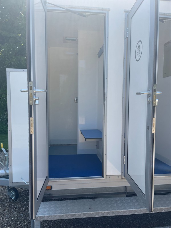 6 Cubicle Shower Trailer for sale
