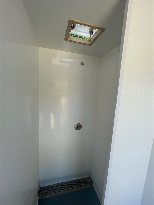 Second Hand 6 Cubicle Shower Trailer