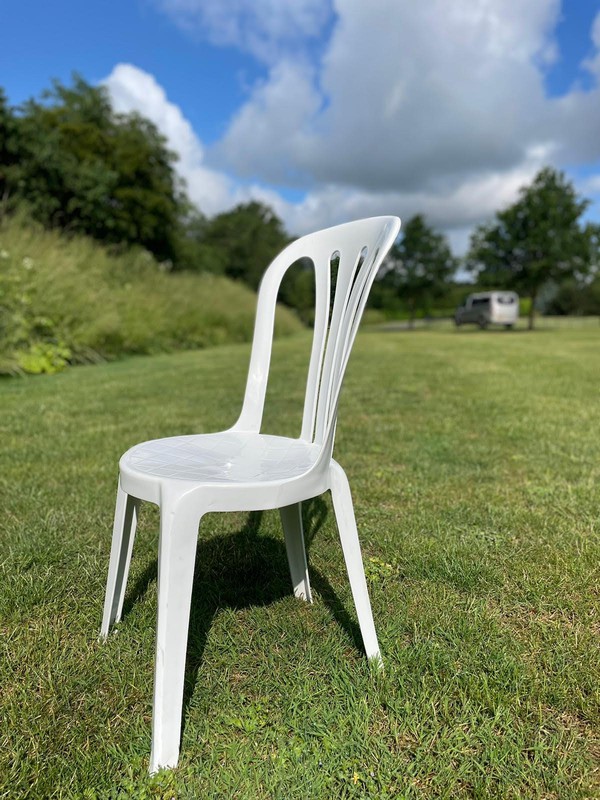Secondhand Used Bistro White Plastic Stacking Chairs