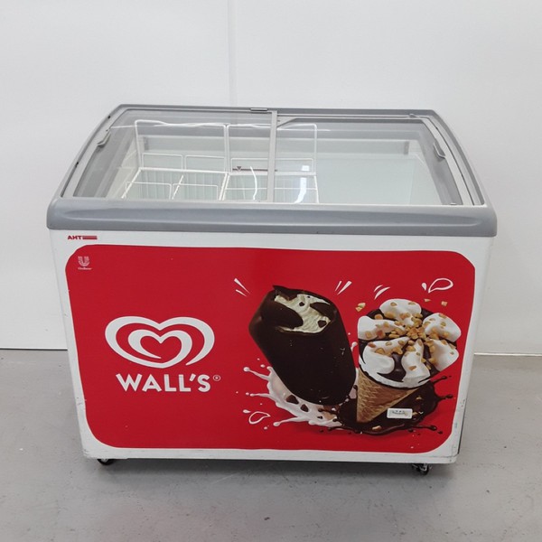 Secondhand Used AHT Rio S 100 LED Ice Cream Display Freezer For Sale