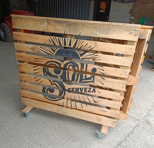 Outdoor Wooden Screens / Dividers on Castors Outdoor Wooden Screens / Dividers on Castors