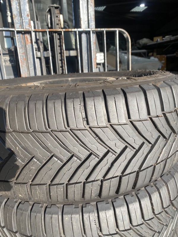 Sprinter Van Steel Wheels with New Michelin Cross Climate Tyres For Sale