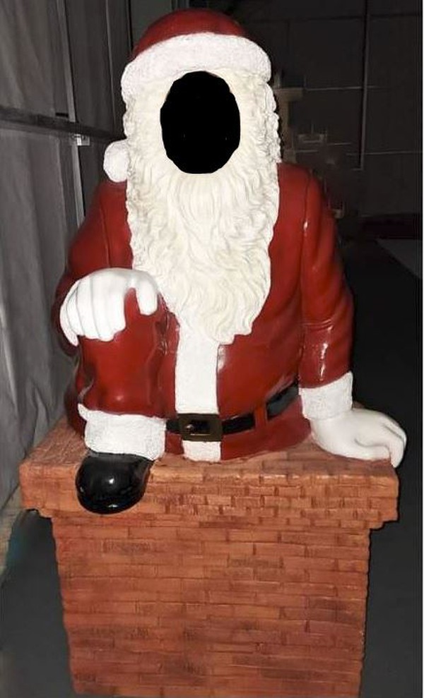 peep-through Santa photo