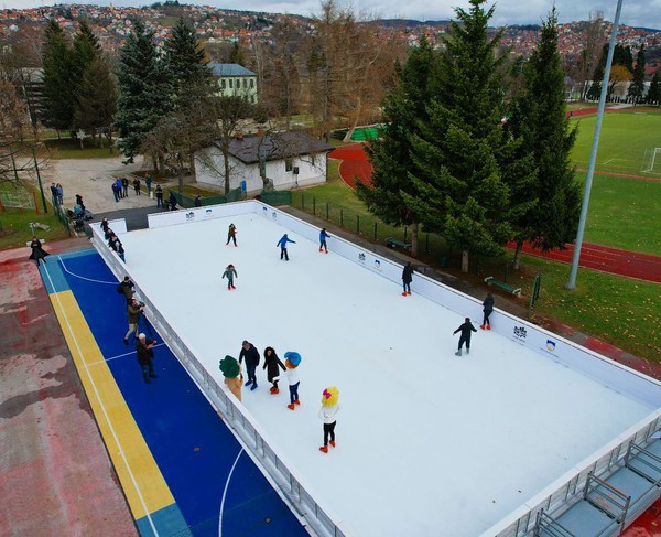 Secondhand Used Ice Wonderland Ice Rink 10 x 30 m – 300 m2 with Chiller Used Equipment For Sale