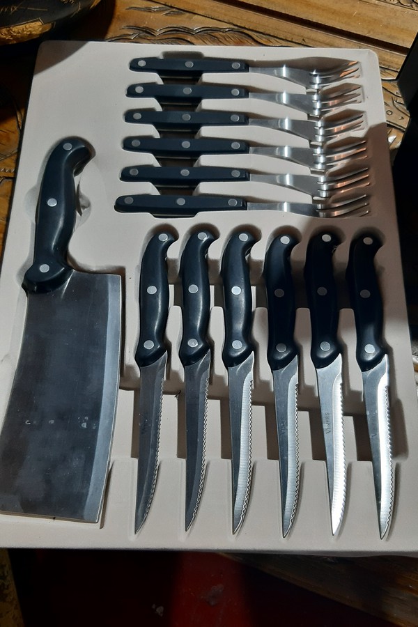 Prima 24 Piece Chef's Knives Set in a Lockable Briefcase For Sale