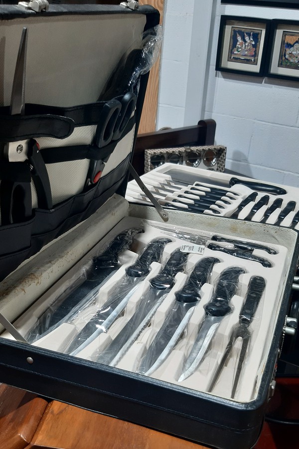 Secondhand Prima 24 Piece Chef's Knives Set in a Lockable Briefcase For Sale