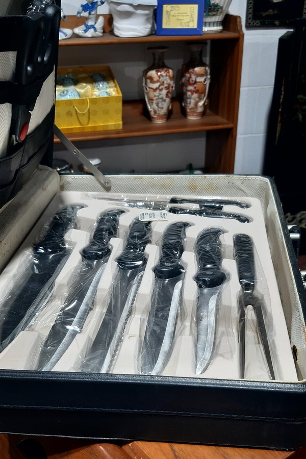 Secondhand Used 24 Piece Chef's Knives Set in a Lockable Briefcase For Sale