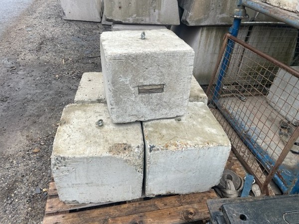Secondhand 200kg Concrete Block with Lifting Eye For Sale