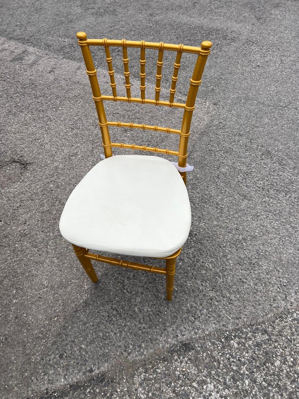 Secondhand Used Gold Chiavari Chairs with Pad For Sale