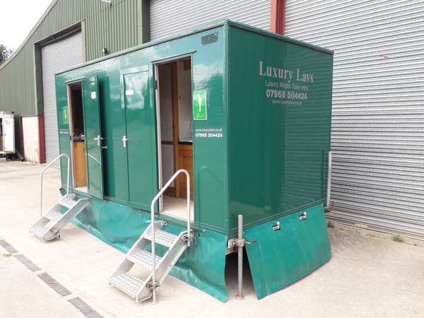 Green 2 + 1 toilet trailer for sale