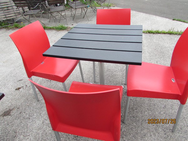 Secondhand Used Outdoor Table and Chair Sets For Sale