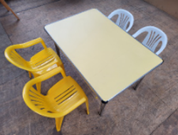 New Unused Infant Table and Chairs For Sale