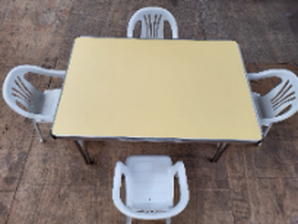 New Infant Table and Chairs For Sale