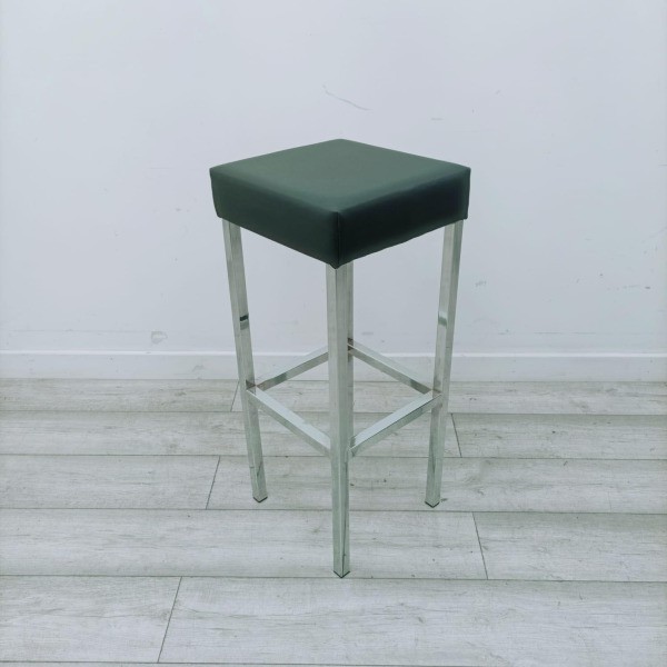 High bar stool with cube leather seats
