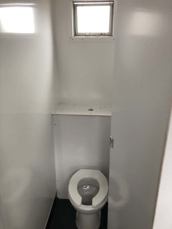 4 Female & 2 Male + Urinal Trough - Combined Toilet Trailer - Buckinghamshire 3