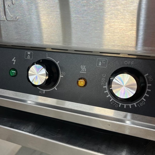 Used Buffalo CP868 Pizza Oven