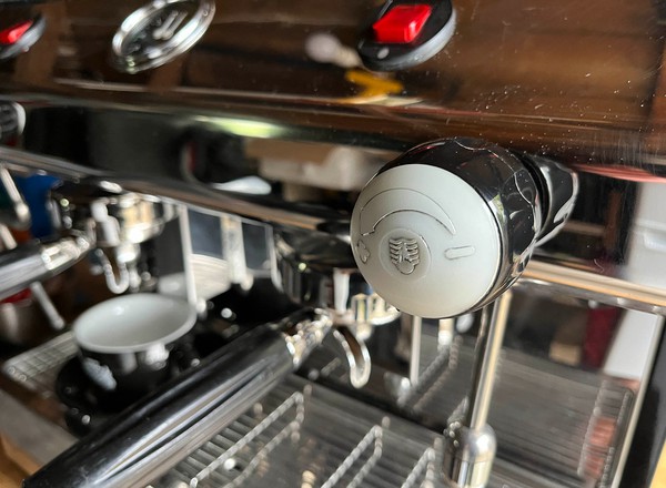 Secondhand Professional COMPACT Coffee Machine For Sale